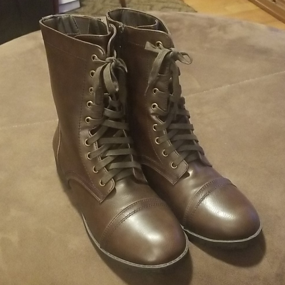 Comfortview NWOT brown army boots